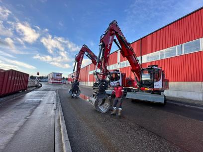 Twee nieuwe Liebherr LH22M mobiele kranen voor Van den Noort