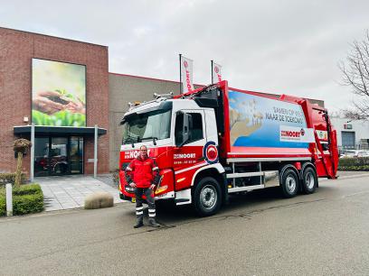 Nieuwe kraak-perswagen in ontvangst genomen