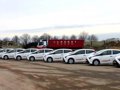 12 Toyota Aygo's uitgeleverd aan Van den Noort collega's